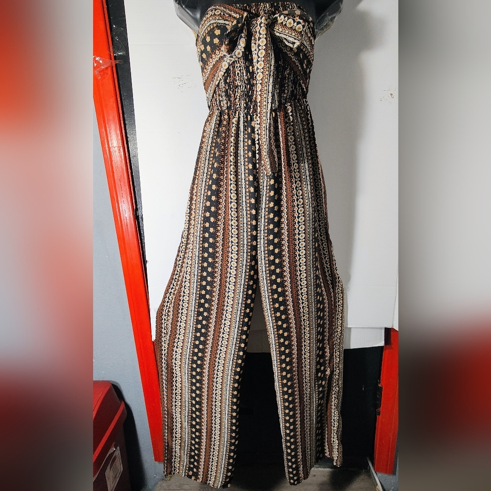 SHEIN Elegant Black and Gold Patterned PANTS JUMPSUIT. Fits A Medium Size.